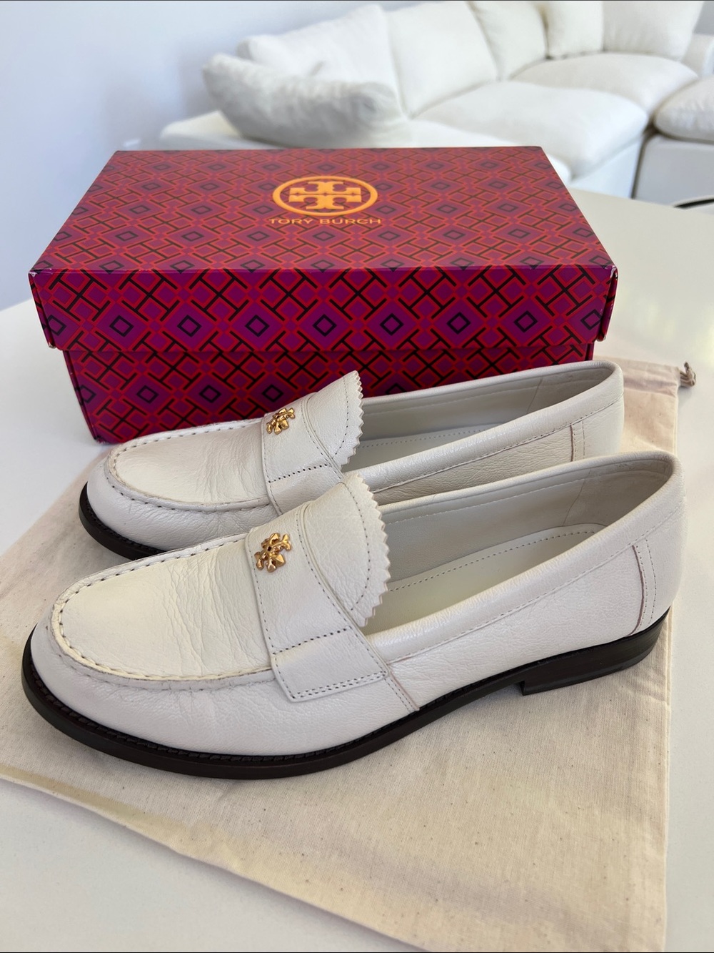 Tory Burch ivory off white classic leather loafers size 7